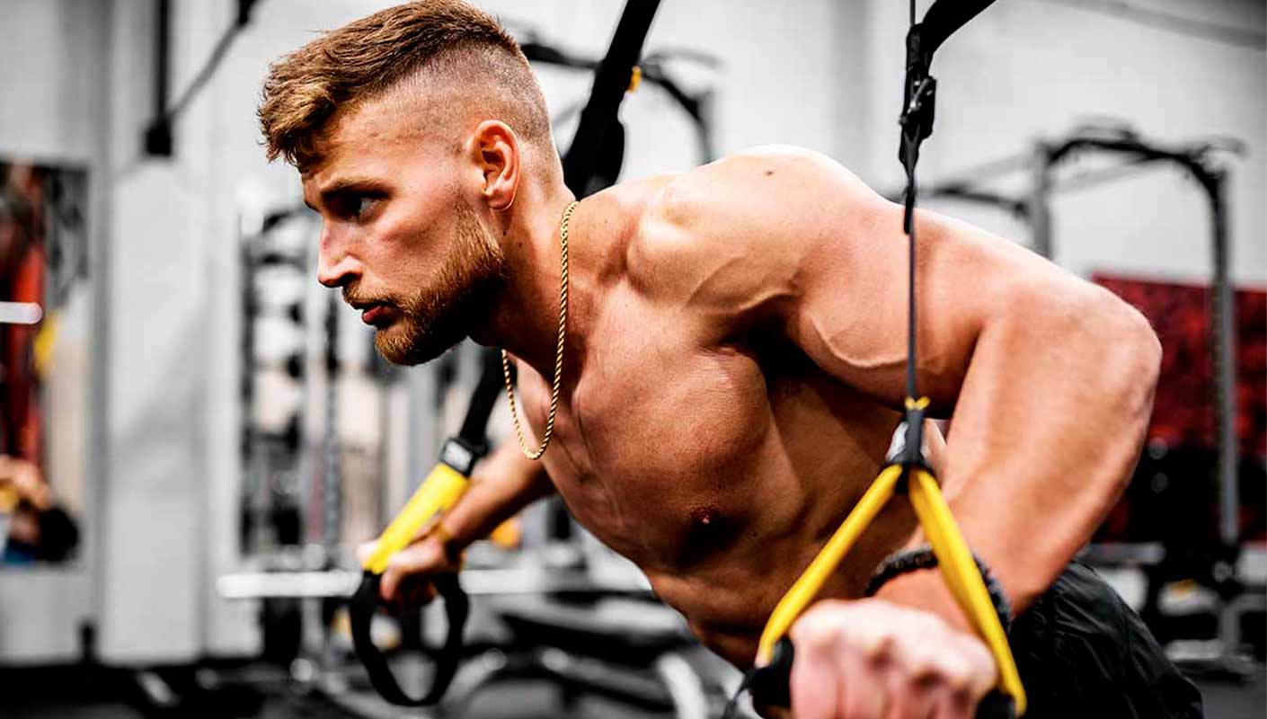 Homme De Fitness Musclé Avec Un Corps Parfait